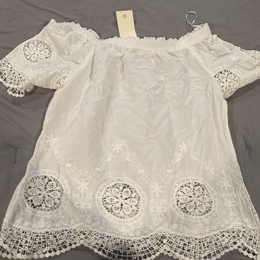 Brand New Size Medium white solitaire shirt.